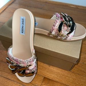 Steve Madden “DELAY” Sandals